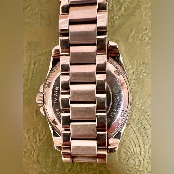 Michael Kors Women's MK5612 Blair Analog Display Analog Quartz Silver Watch - Picture 4 of 16